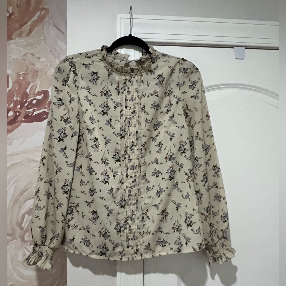 Women’s mock neck cream floral blouse size M